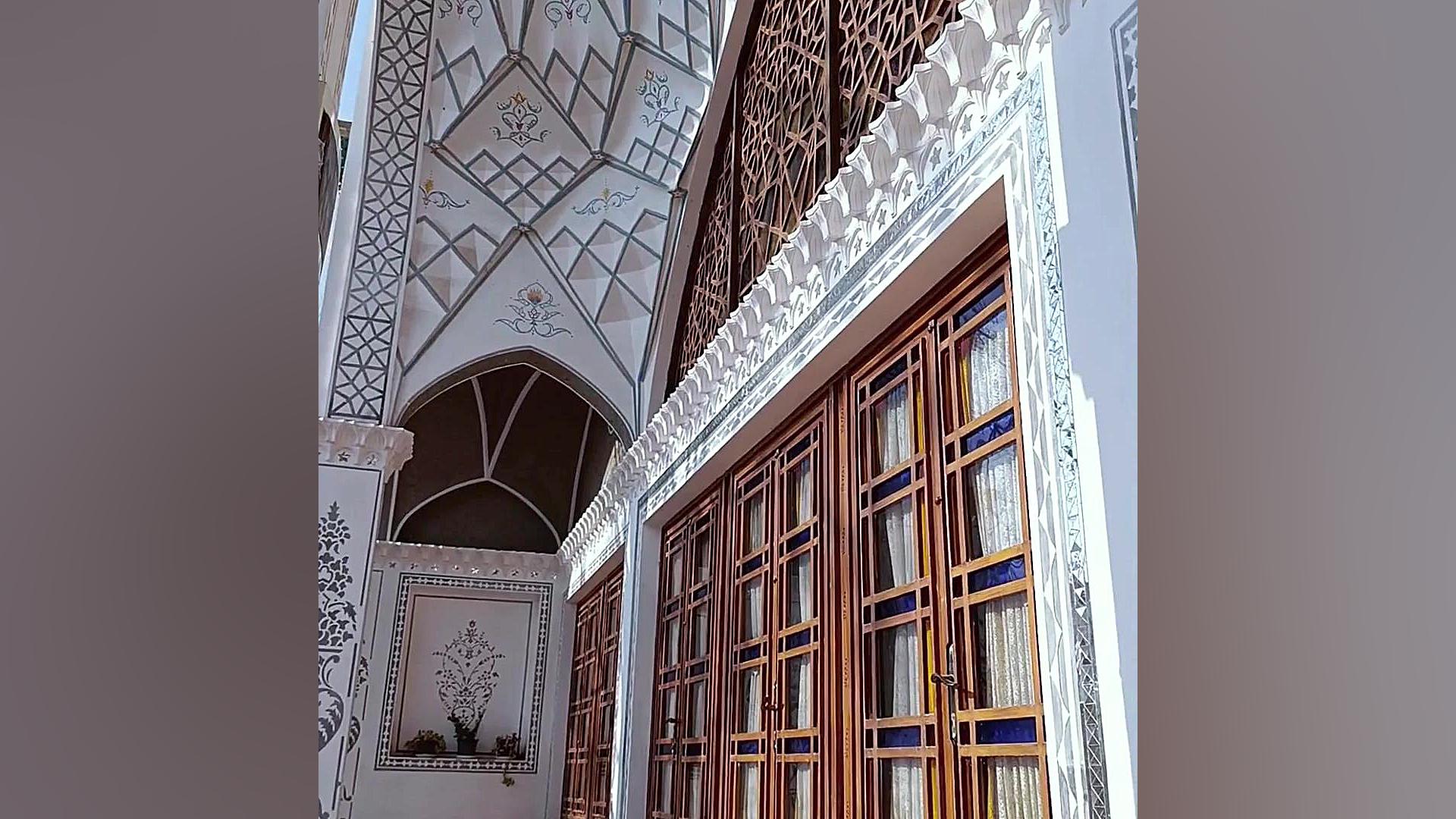 پوستر بزرگ