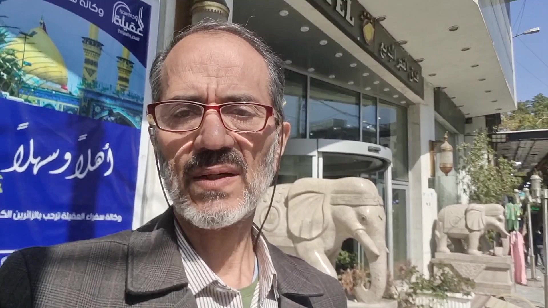 دو فیل در ورودی هتلی در کربلا