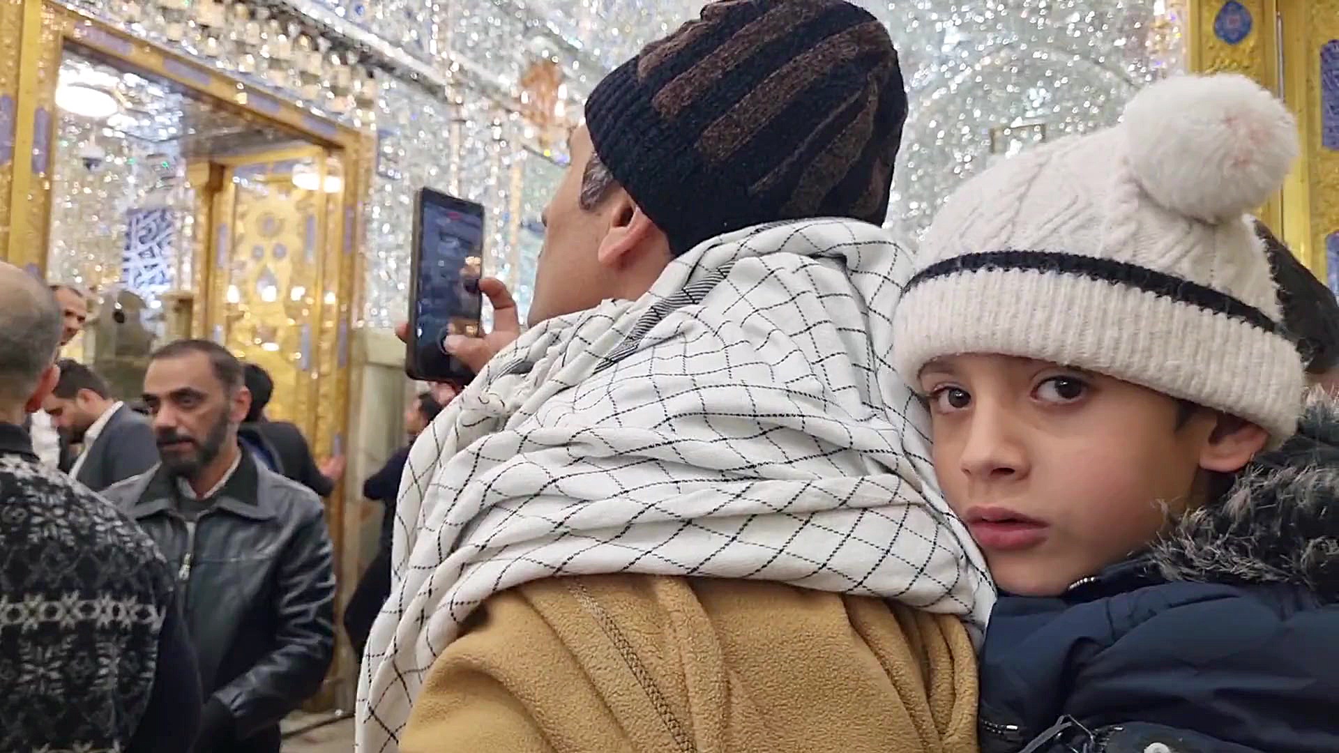زیارت جالب زایر بچه بدوش
