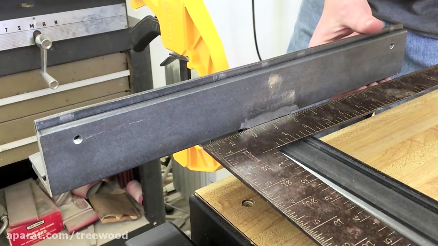 Table saw fence with incremental positioning