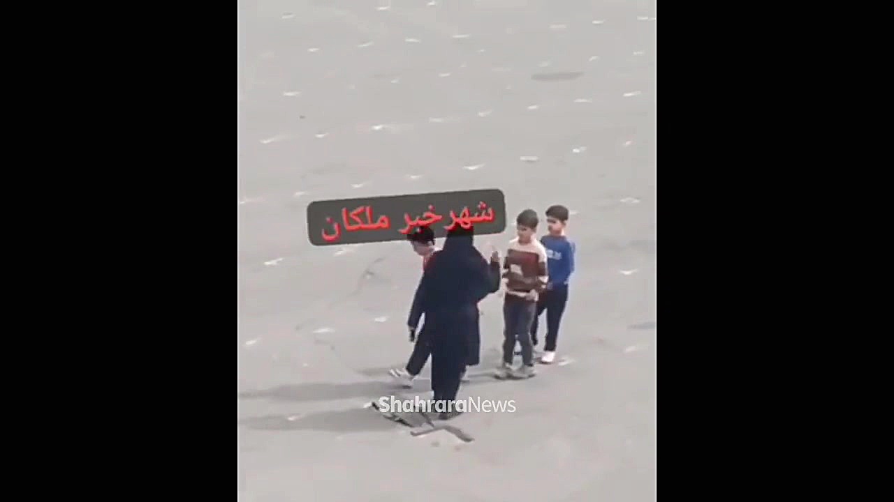 تنبیه بدنی دانش‌آموزان با شیلنگ | فرد خاطی به تخلفات اداری معرفی شد زمان28ثانیه