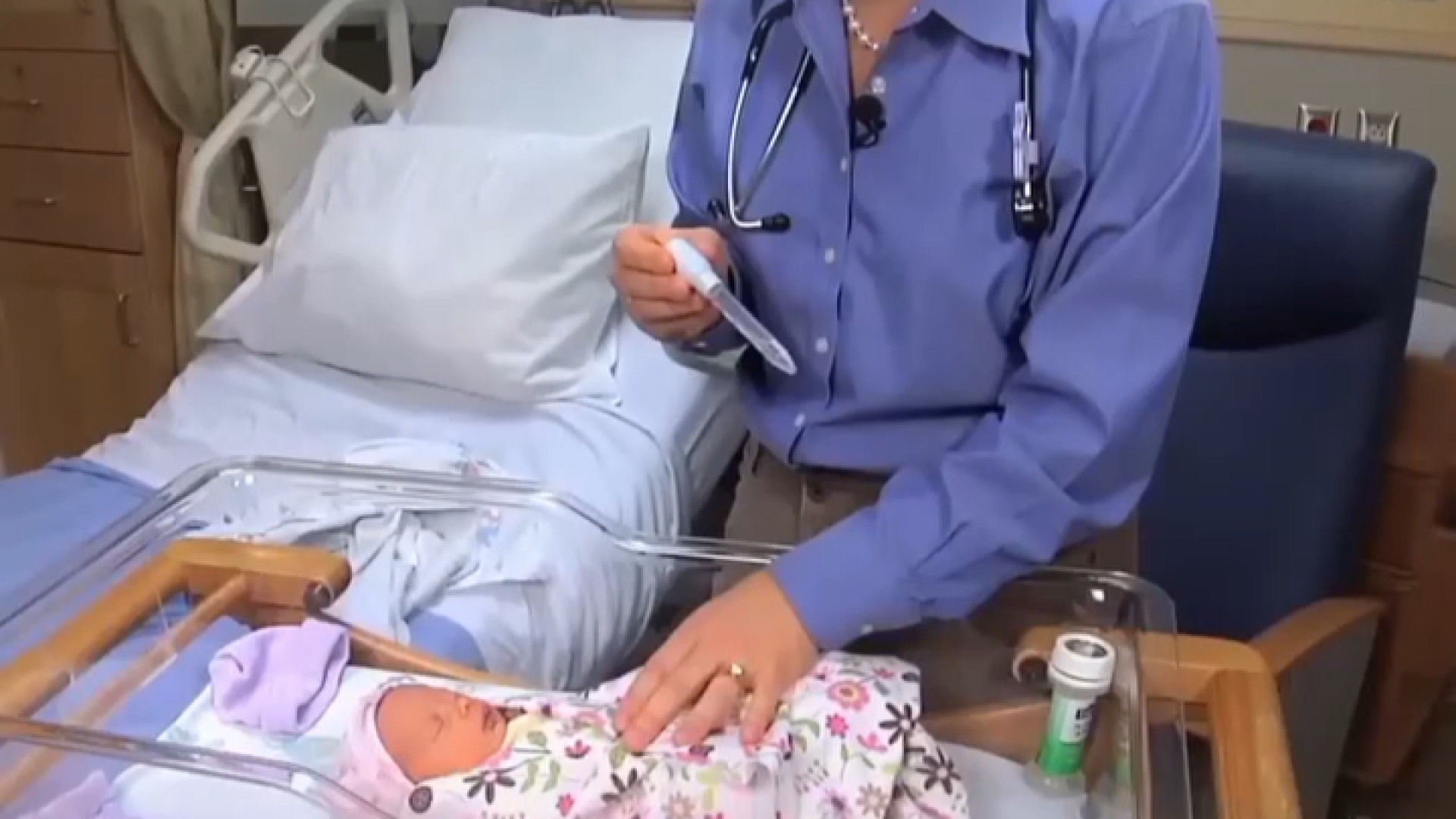 نحوه دادن شربت به نوزاد با سرنگ داریوش