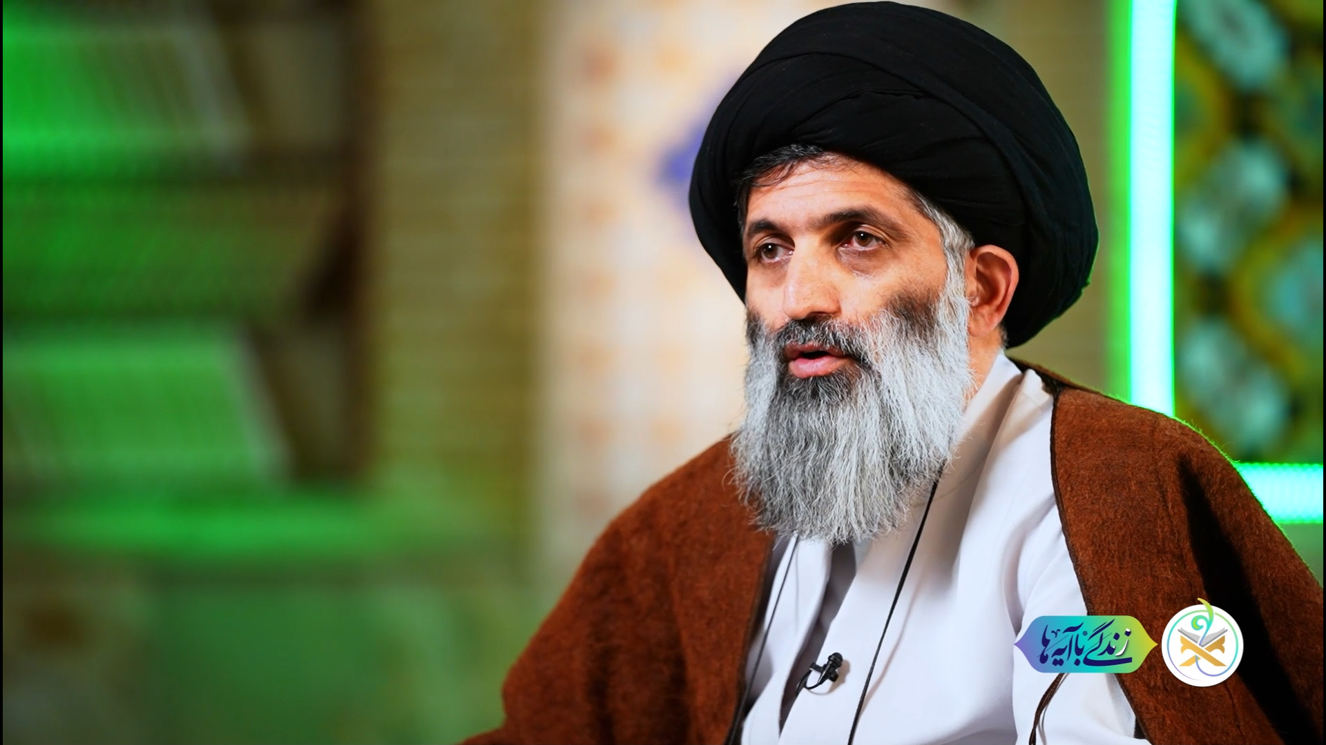 خدا گروهی رو که در مقابل زروگوها و متجاوزین ایستادگی میکنن، یاری میکنه