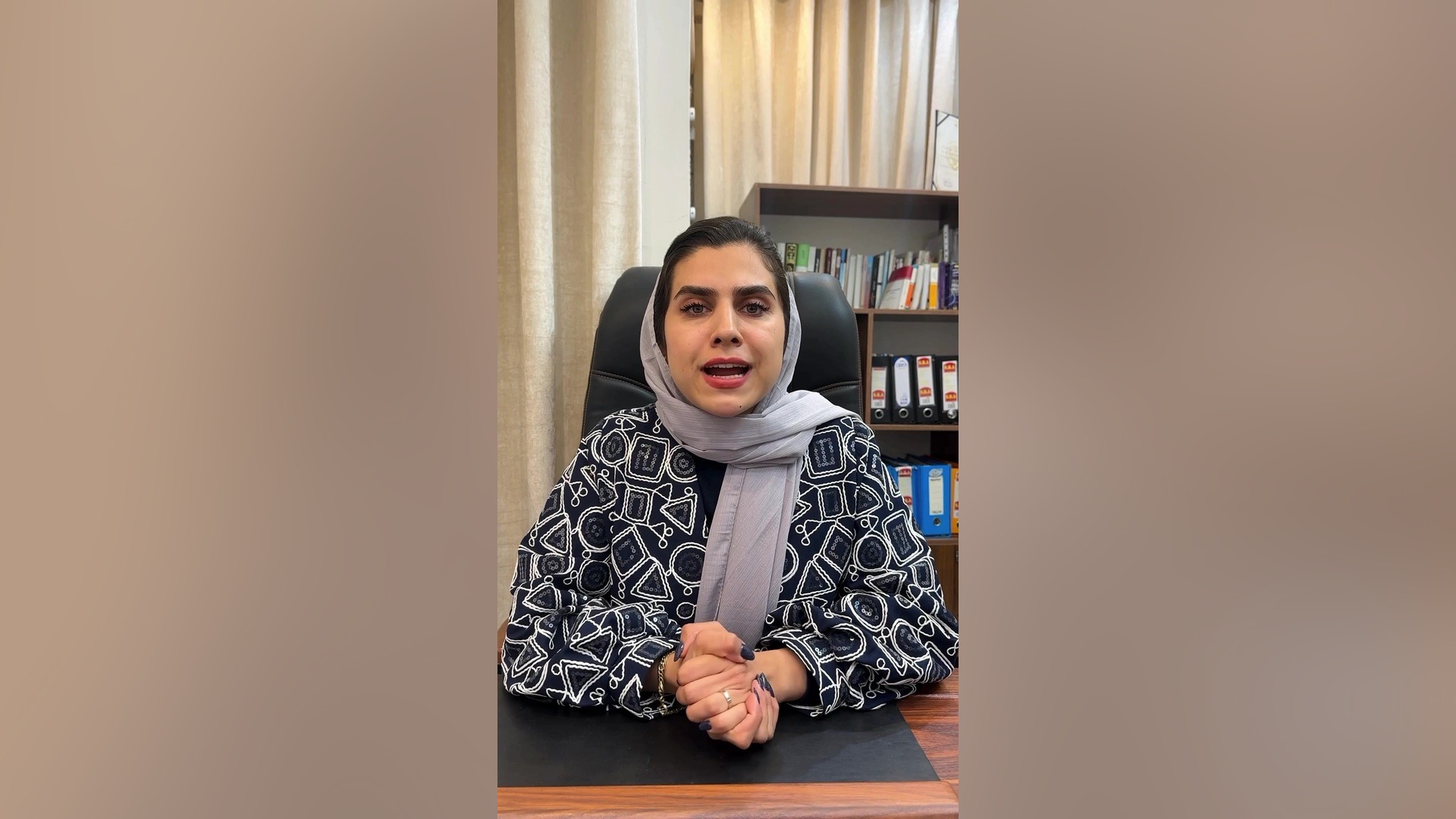 مزاحمت تلفنی وکیل پایه یک دادگستری فاطمه قربانی