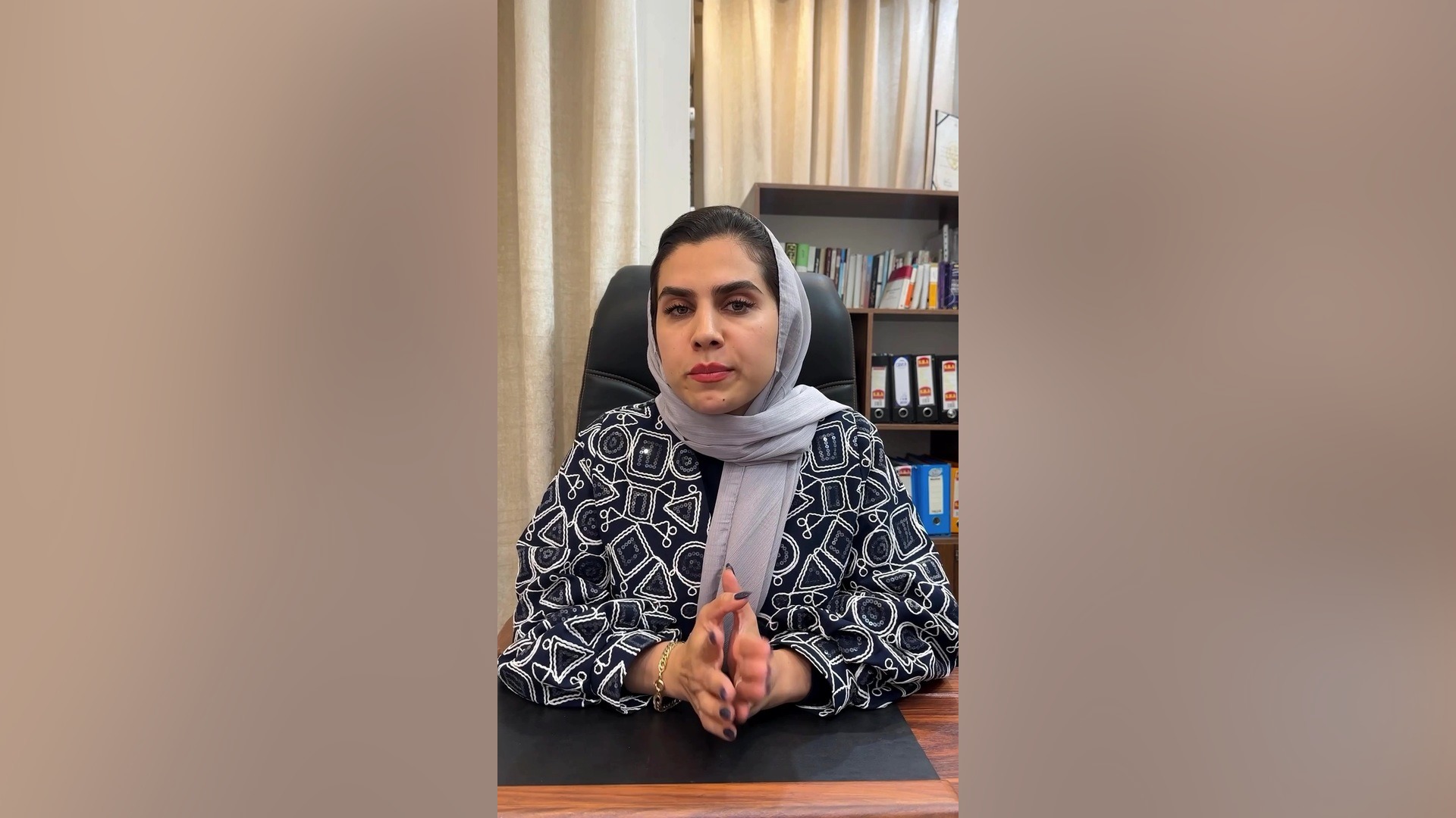 تمسخر حجاب ۱ وکیل پایه یک دادگستری فاطمه قربانی