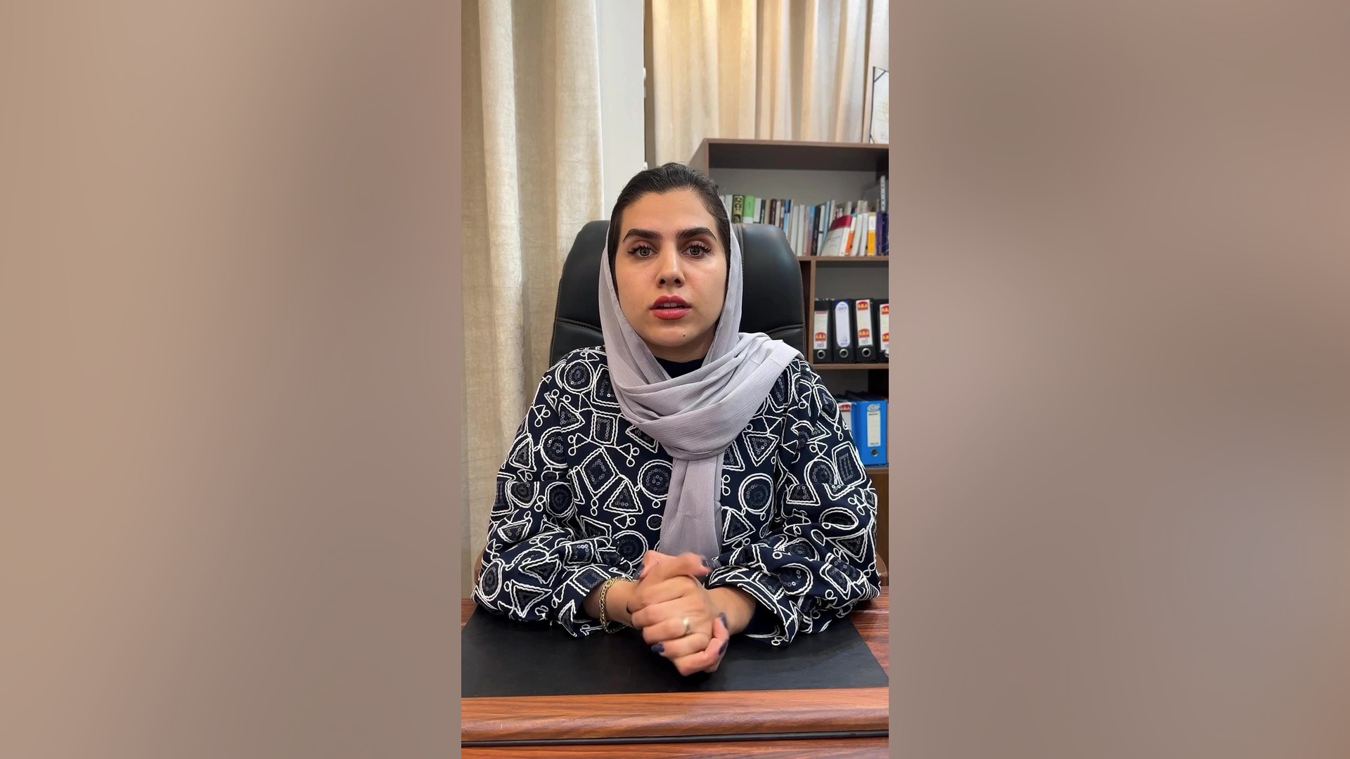 تمسخر حجاب ۲ وکیل پایه یک دادگستری فاطمه قربانی