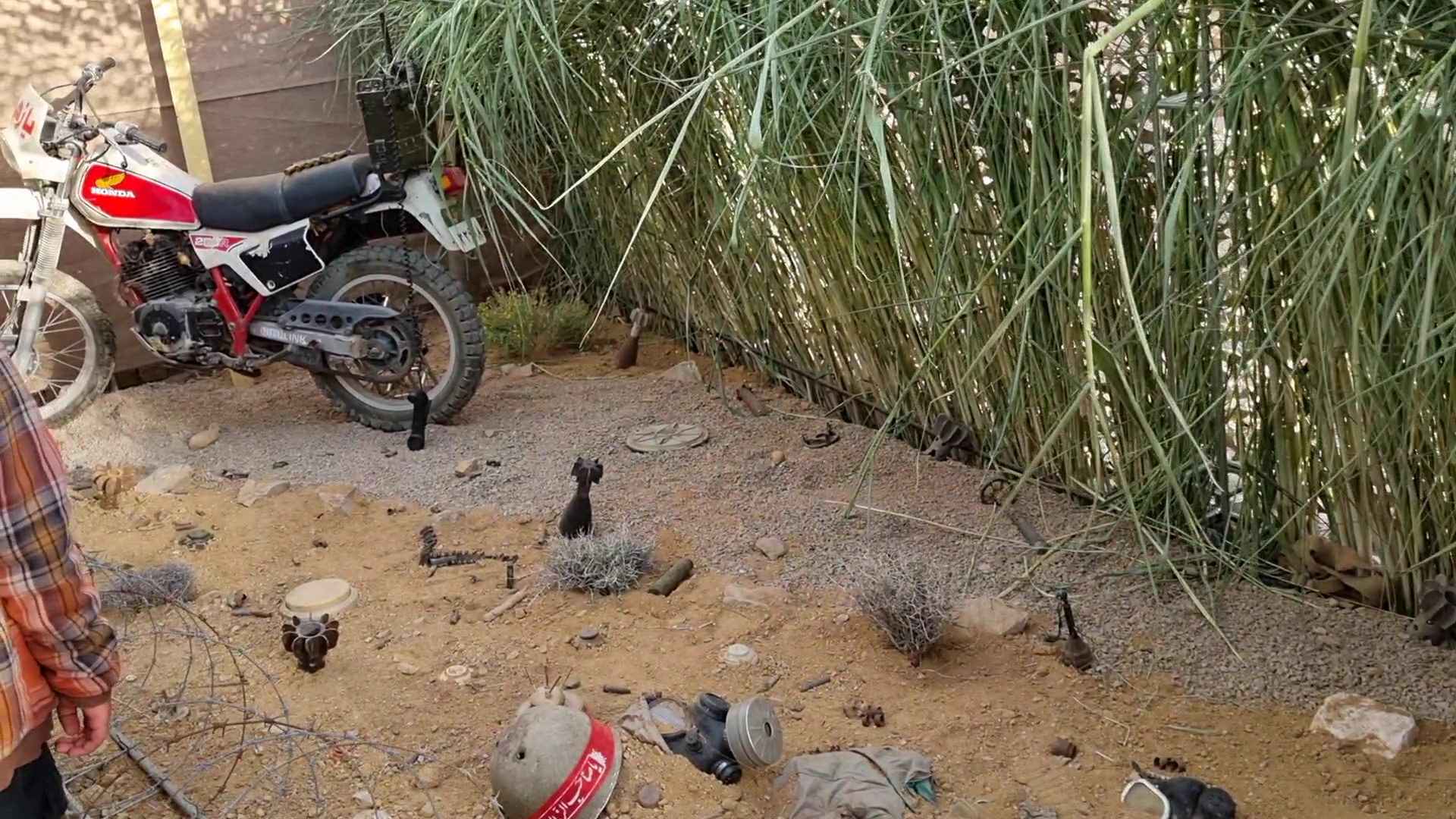 مهیا سازی فضا جهت یادواره شهدای فشارکی