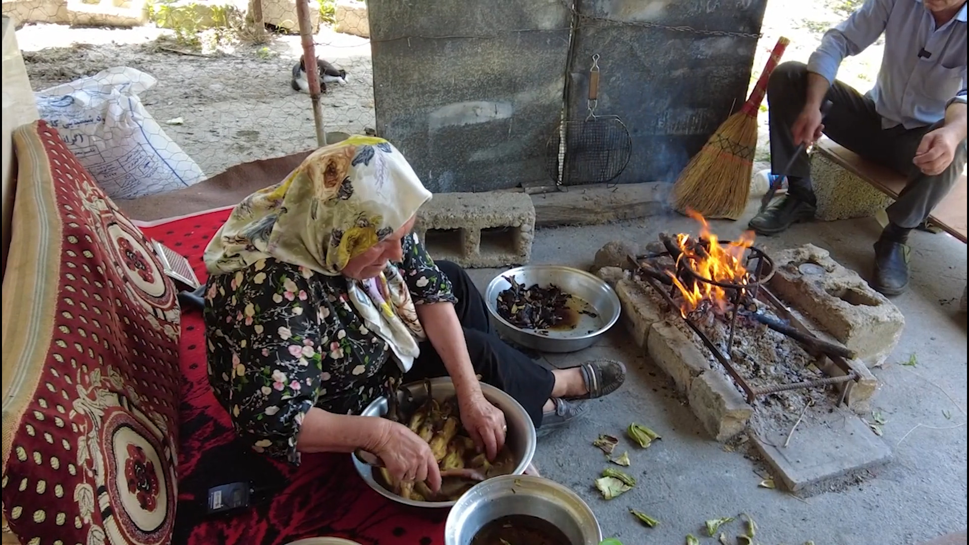 یک دست صدا دارد