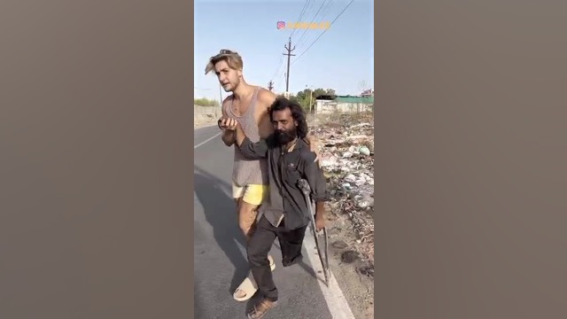 ارایش موی سر مرد خیابانی یک پا پریودنتیکس