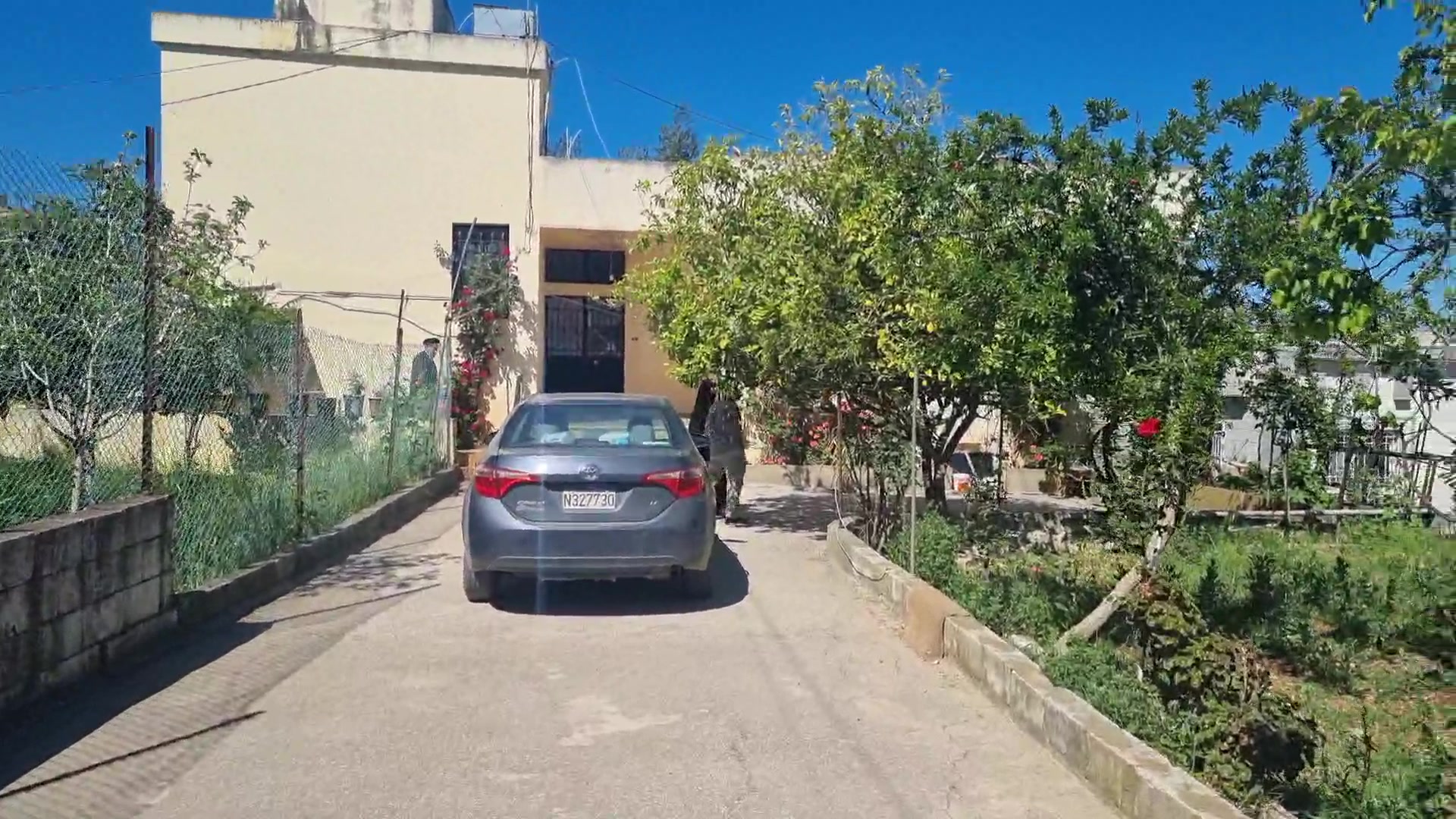 تسطیح محل ساختمان موشک خورده