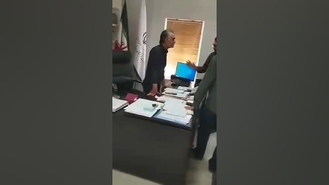 فیلم عجیبی از معترضان فستیوال کوچه در اداره ارشاد بوشهر زمان137ثانیه
