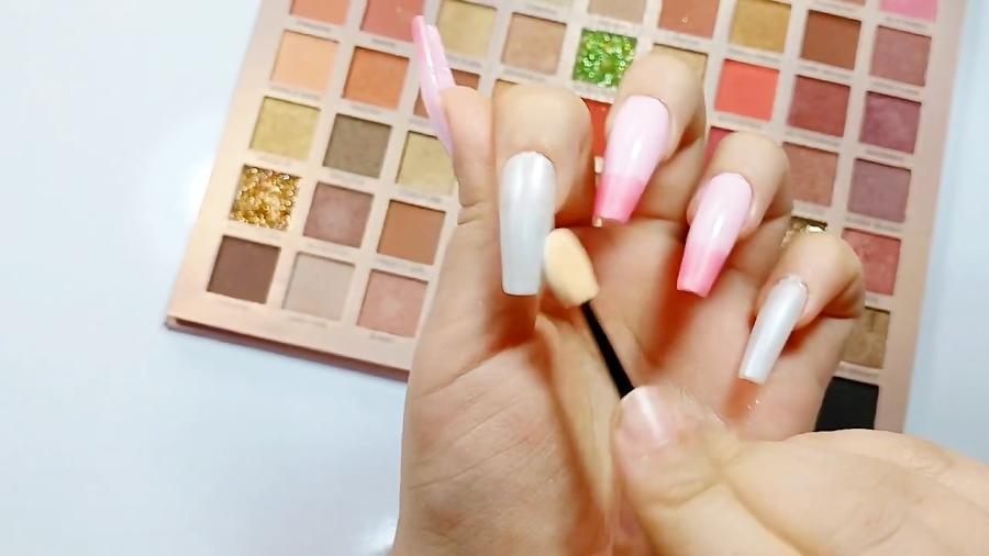 کاشت ناخن های کریستالی صورتی زیبا در خانه