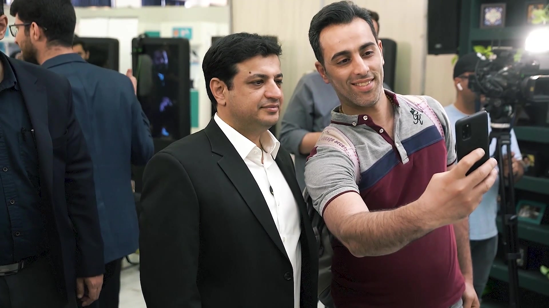 گزارش ویدئویی بازدید استاد رائفی پور از نمایشگاه کتاب مصلی تهران