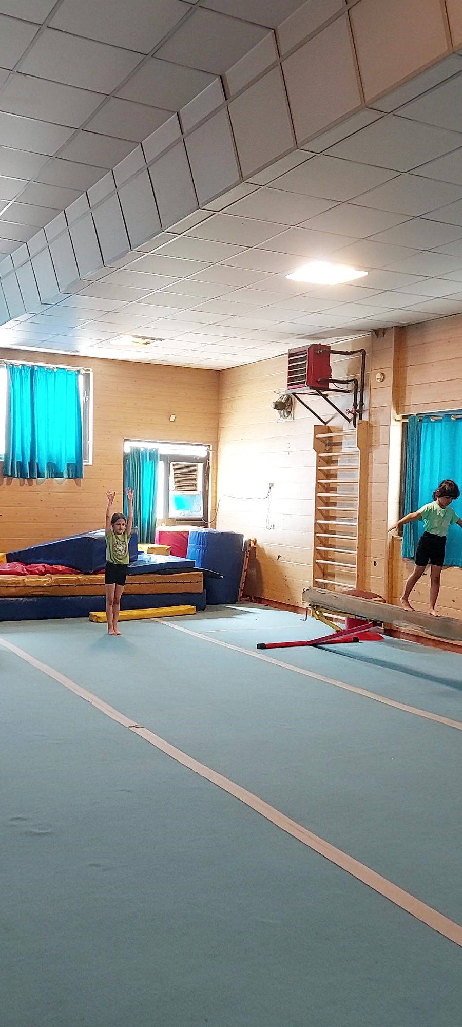 آکادمی ژیمناستیک مهتاب 09125843308 منطقه یک