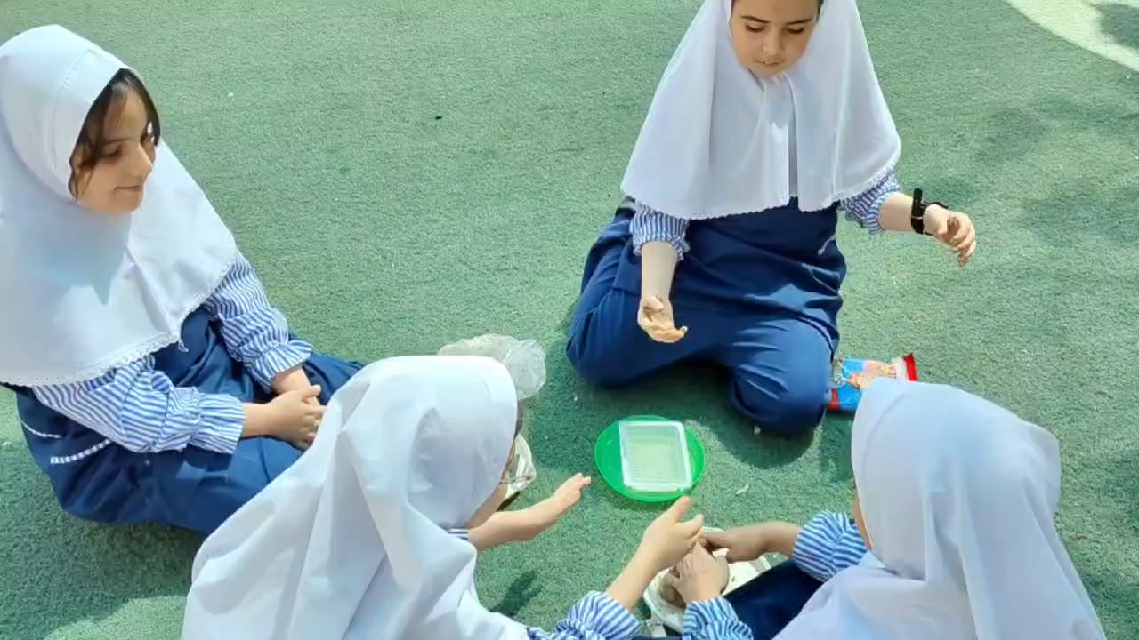 🌋 فوران هیجان در کلاس سوم! وقتی علم و انگلیسی با هم هم‌مسیر می‌شن 🎉🧪