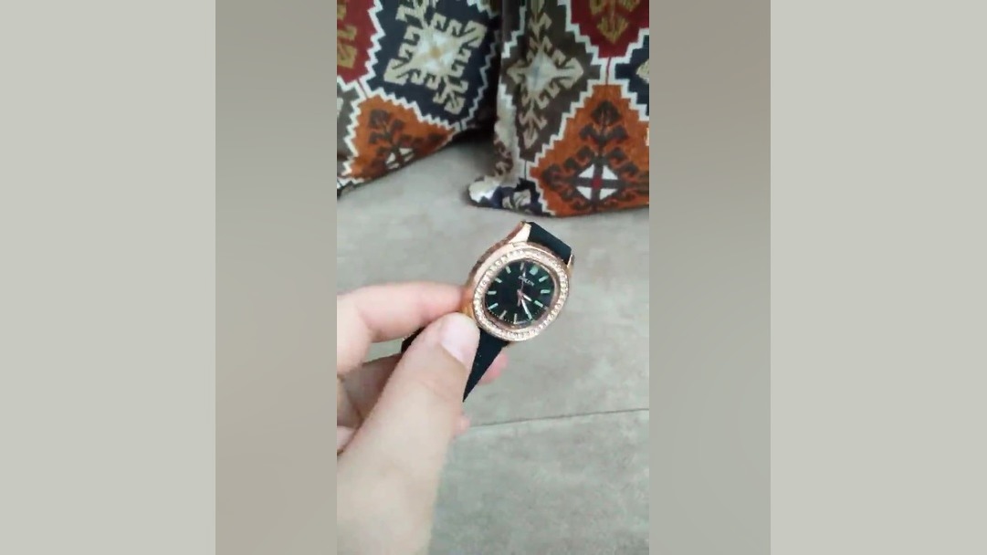 ساعت مچی عقربه ای مدل کلاسیک دور نگین بند پیو ضد آلرژی کد 1 - فیلم ارسالی خریدار لیفت صورت