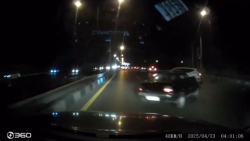 لحظه تصادف سنگین دو خودرو در اتوبان بابایی تهران