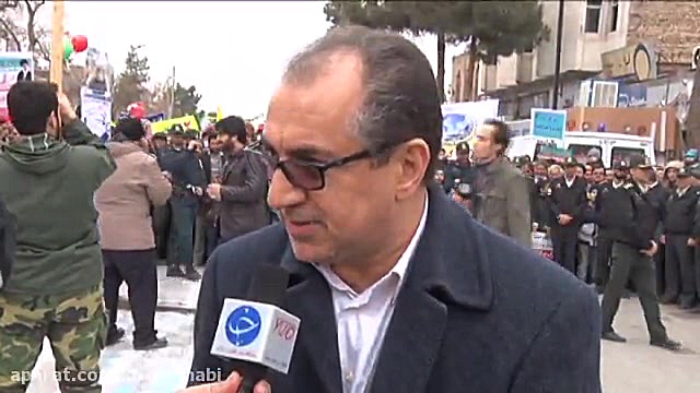 مصاحبۀ خبرنگار سیما با دکتر گرمابی در راهپیمایی 22 بهمن دکتر حمید گرمابی