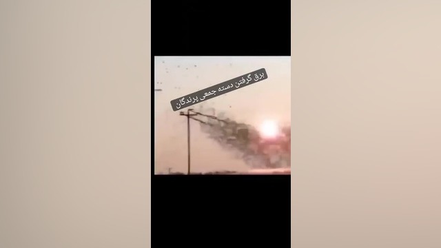 لحظه برق گرفتگی دسته جمعی پرندگان روی کابل برق لباس اگزواسکلتون پزشکی
