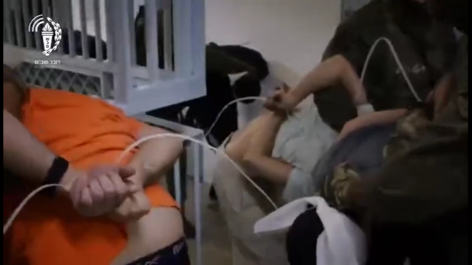 یورش صهیونیست‌ها به سلول زندانیان فلسطینی که حملات ایران را جشن گرفتند جیجی حدید