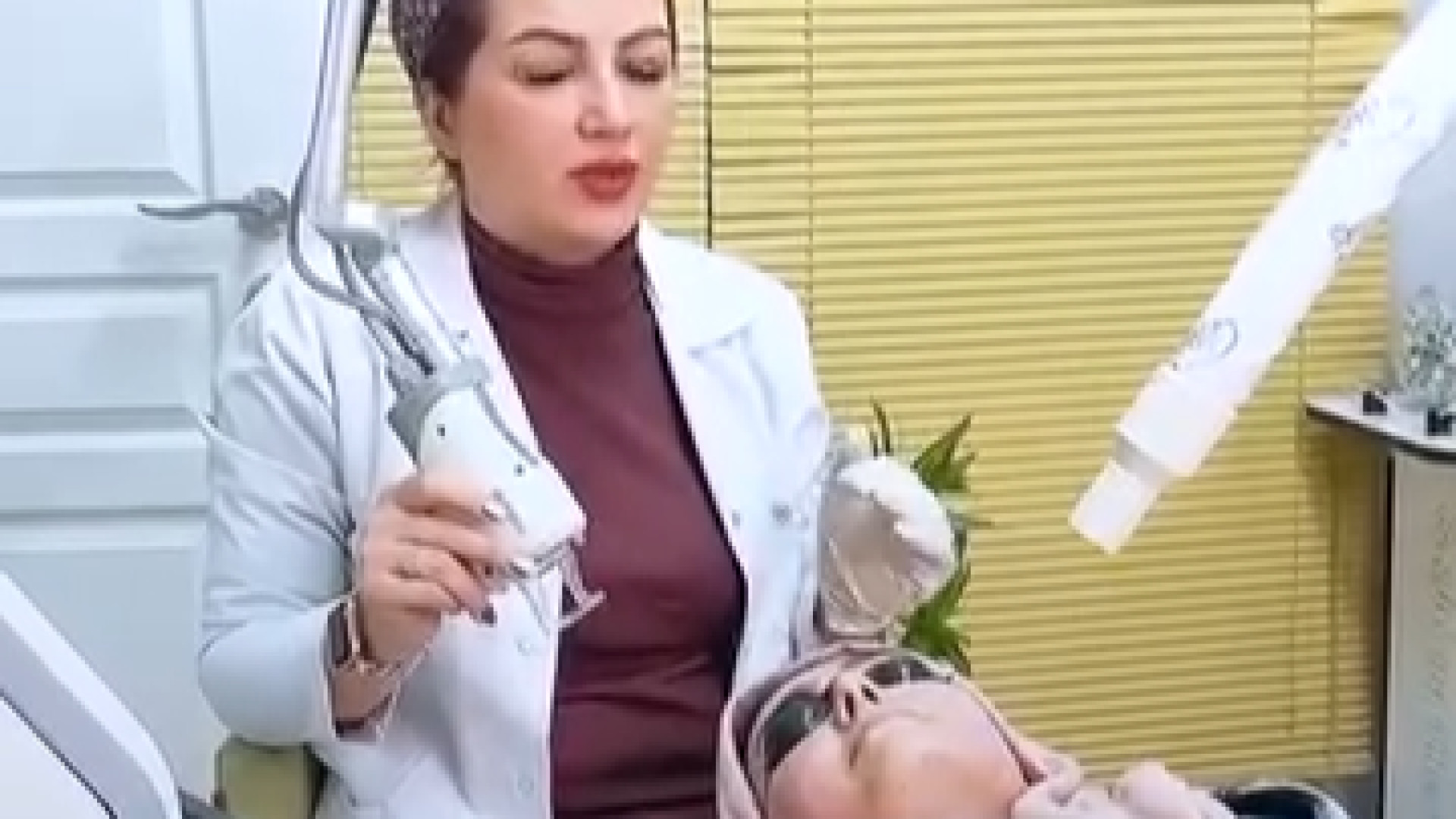 جلسه سوم لیزر Co2 دکتر سار ا لطفی