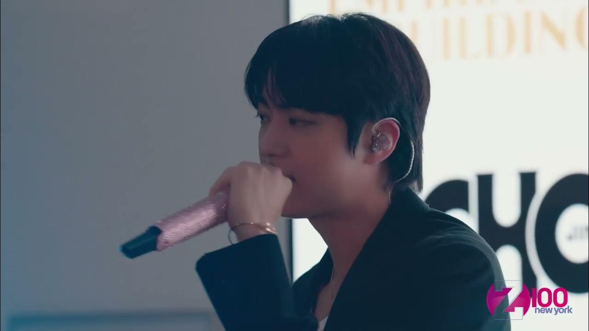 اجرای آهنگ Don't Say You Love Me از جین بی تی اس BTS لیفت ابرو
