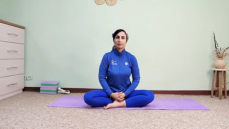 جلسه دوم یوگا در خانه - مربی خانم لیلا افغان