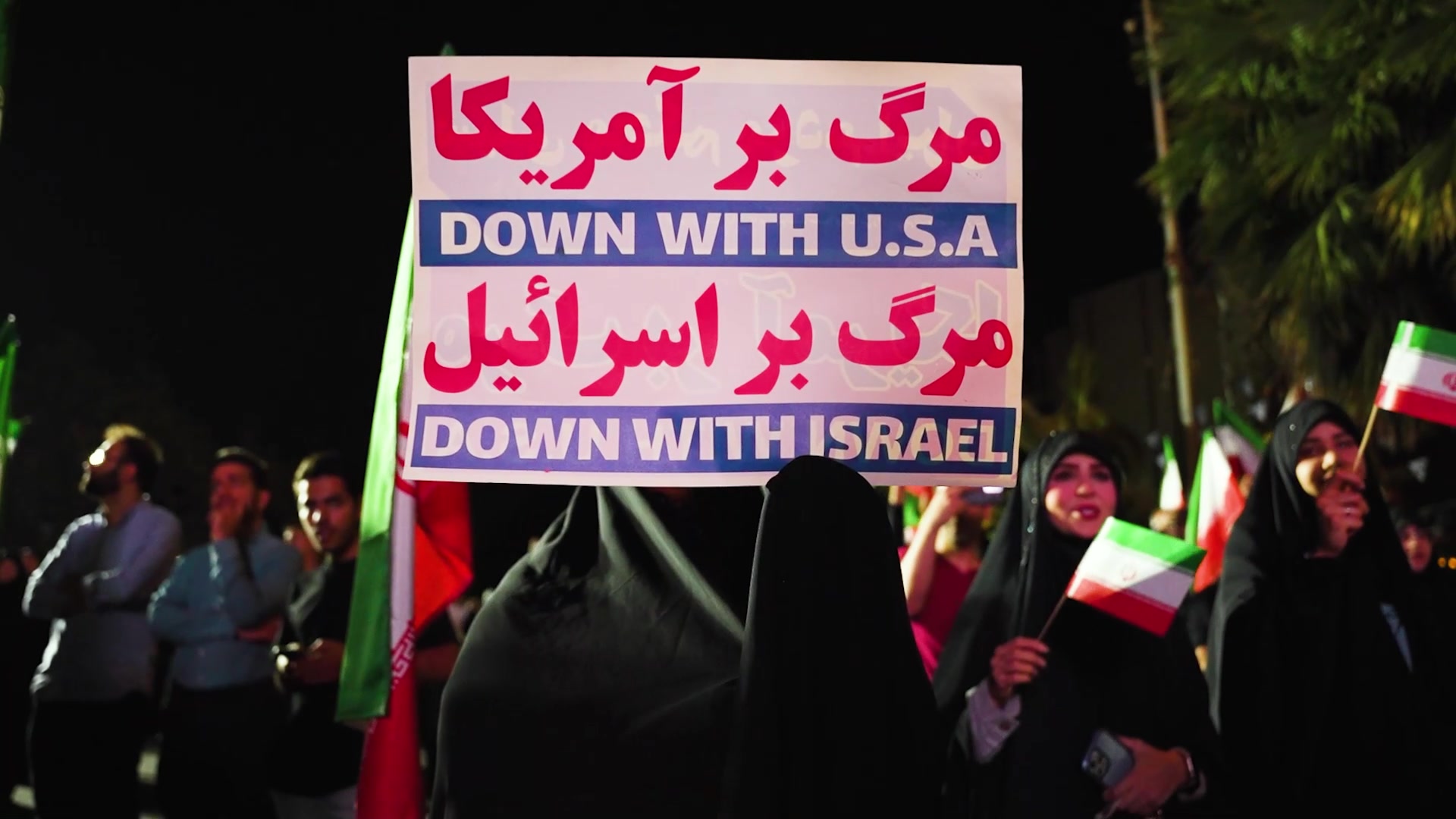 تصاویری متفاوت از تجمع مردم در میدان فلسطین تهران
