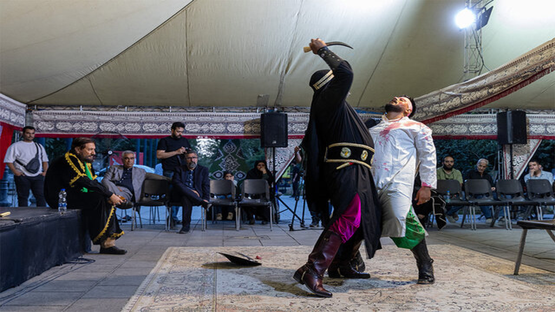خیمه «هنر»، میزبان ساز و آواز هنرمندان در سوگ امام حسین(ع)