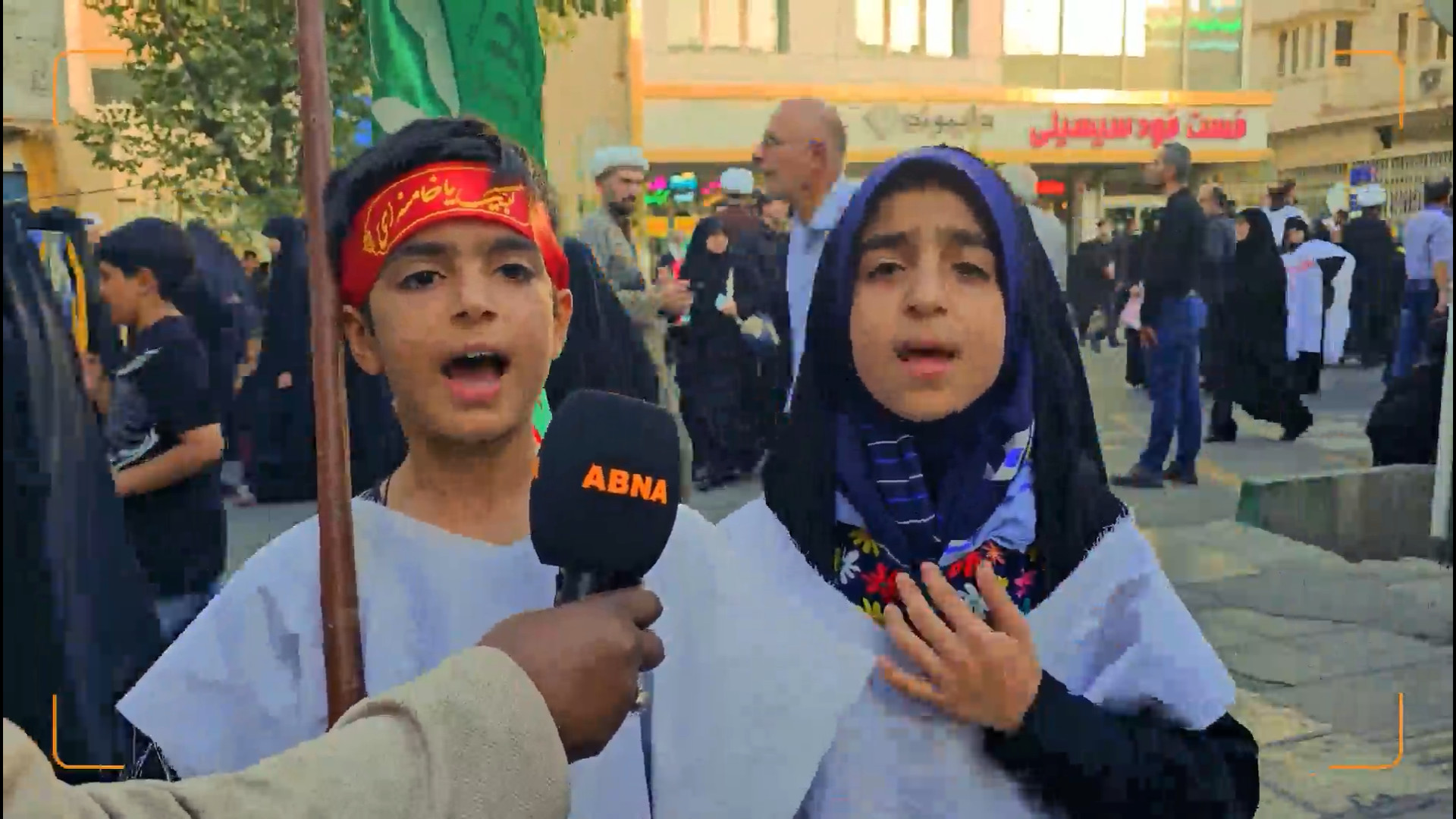 با رهبر عزیزمان، عهدِ خون بسته‌ایم...