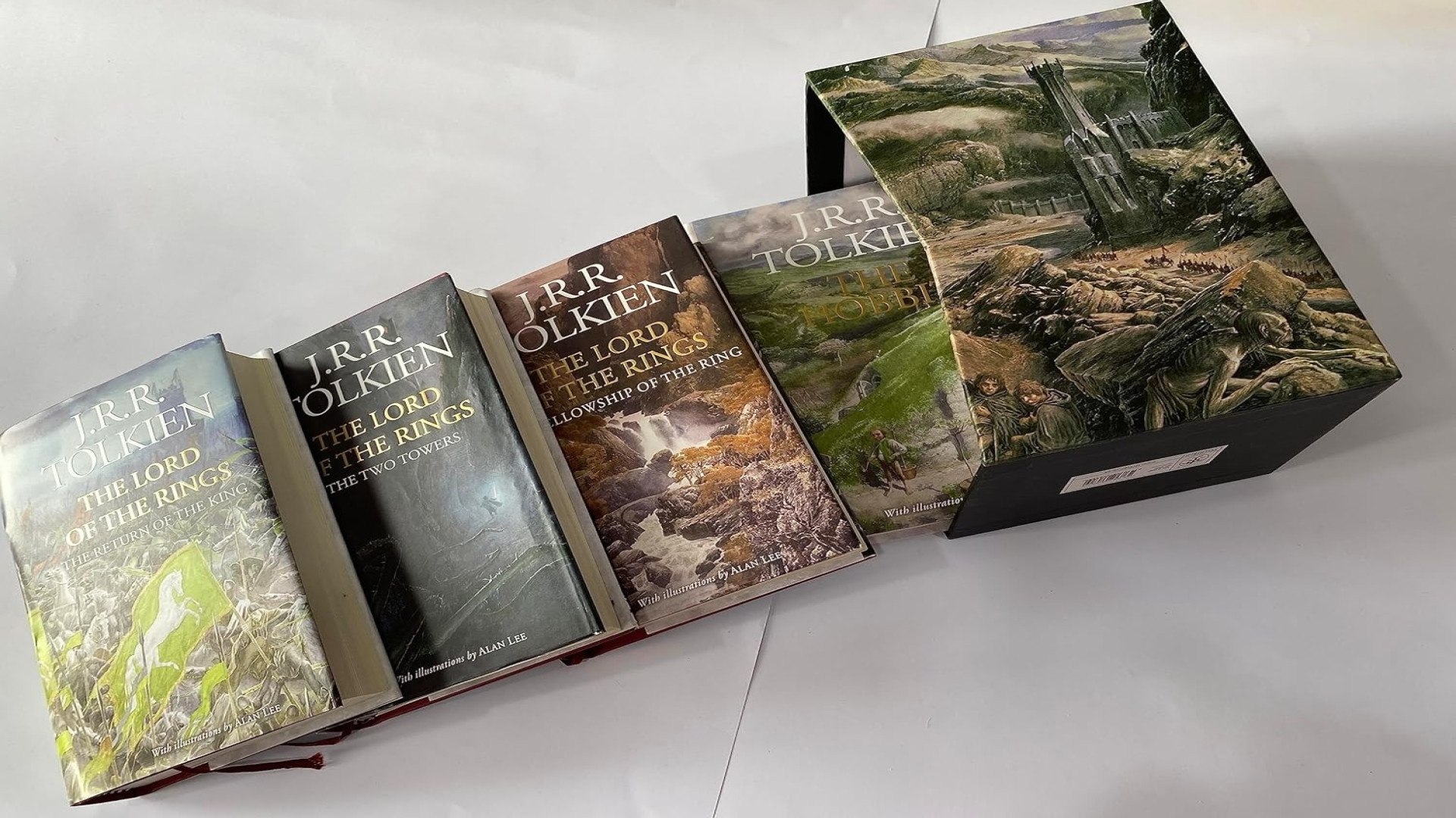 خرید دانلود کتاب ارباب حلقه ها جی آر آر تالکین زبان اصلی The Lord Of The Rings زمان15ثانیه