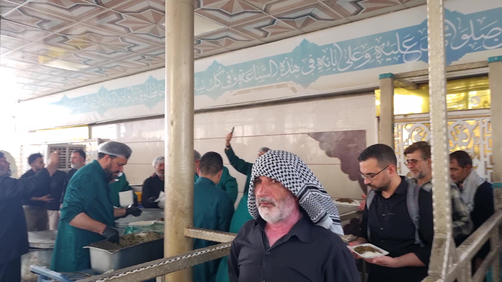 غذای متبرک مضیف حرم سامرا با شعر خوانی