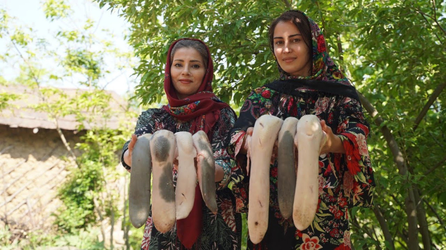 •	اینجا روستا، آتیش هیزم، دیگ داغ و یه زبان لذیذ �