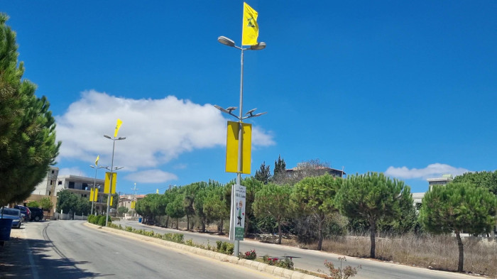 نماد دو شهید در میدان شهر