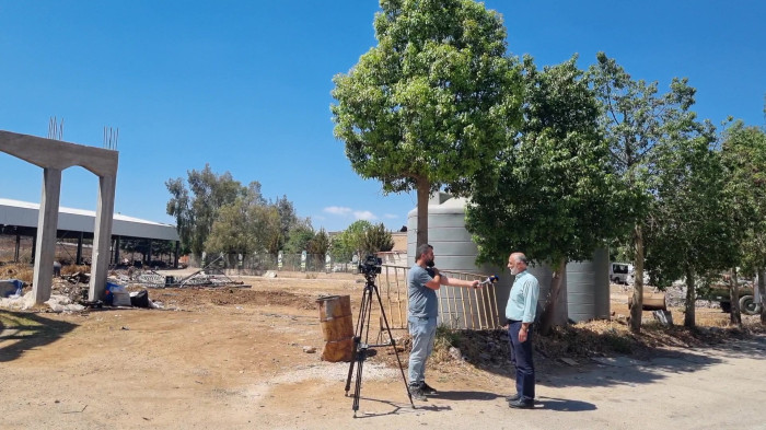 خبرنگار المنار در مصاحبه با بلدیه در شروع بازسازی