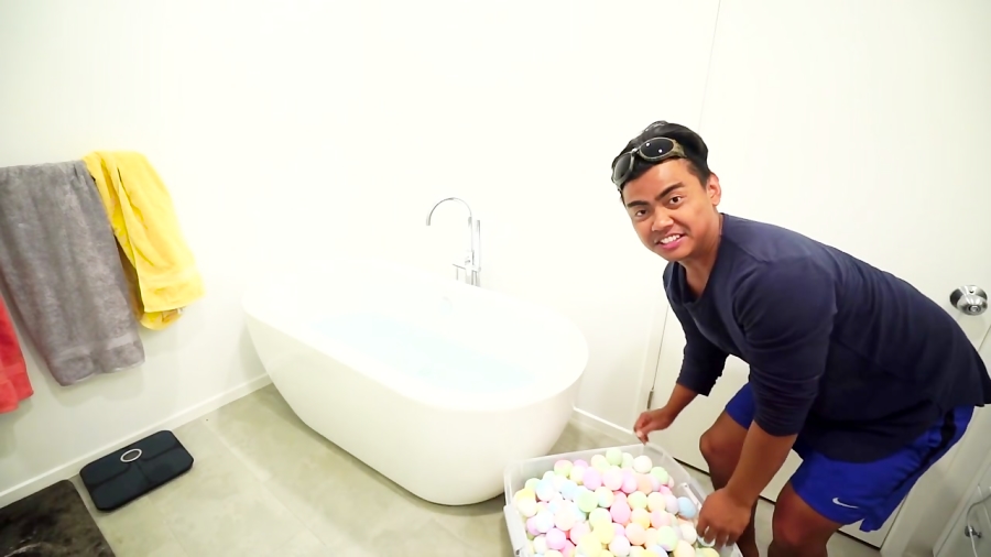 1000 bath bombs challenge