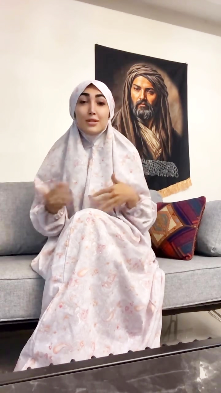 خانم مهدیس فریدونی برای تبلیغ کار خود نماز را به یوگا تشبیه کرده است !!!