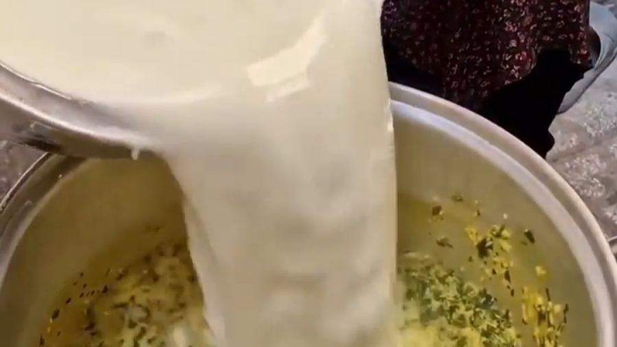 آش دوغ کرمانشاهی خوشمزه و سنتی/ طرز تهیه آش دوغ کرمانشاهی