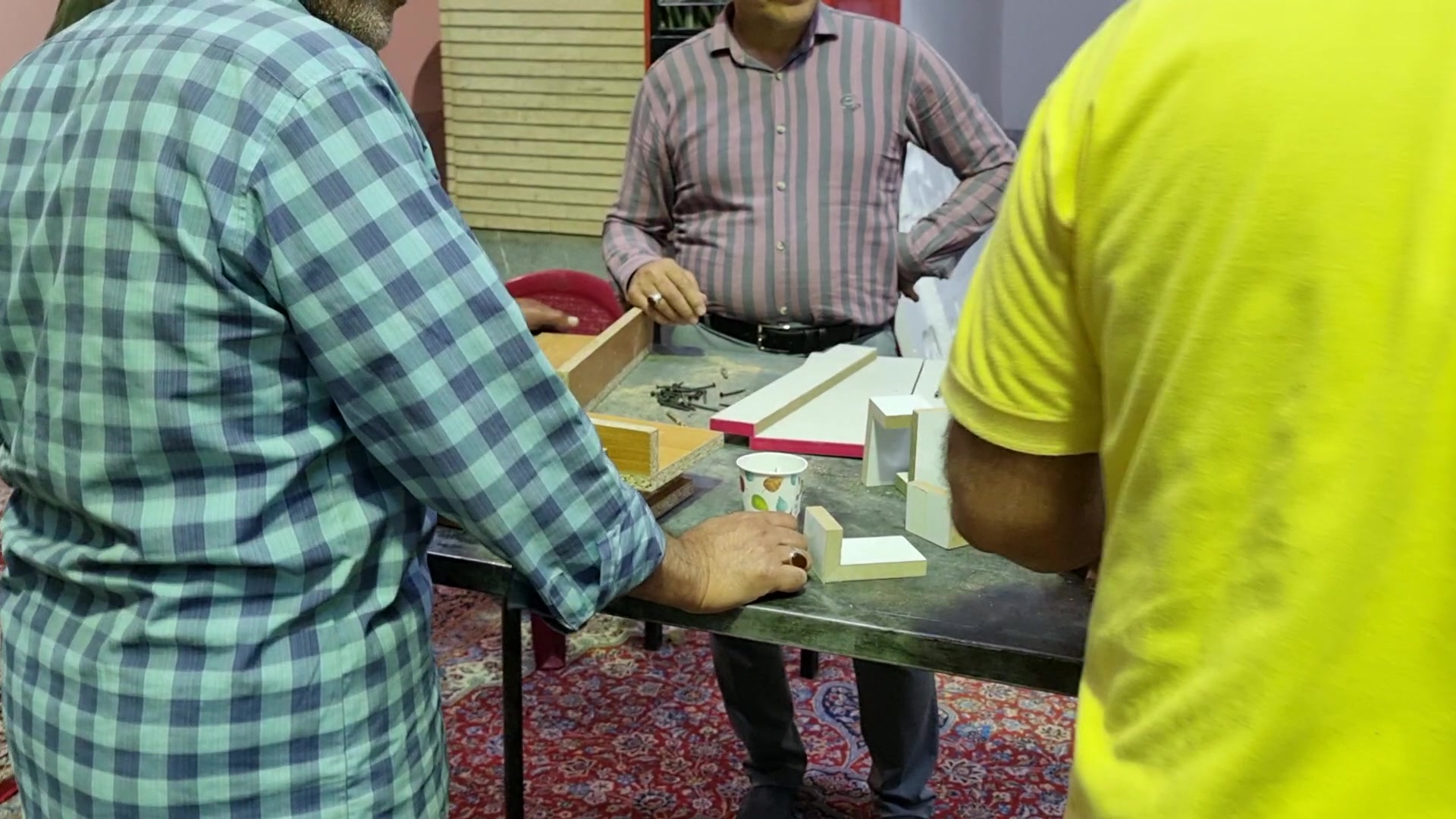 نحوه جالب تهیه تابلوهای زیبای یادواره شهدای فشارکی