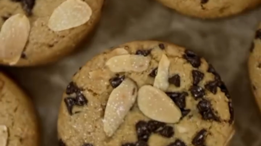 آموزش کوکی شکلات و بادام - اساتید اکبر شهبازی و خانم غلام زاده