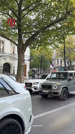 کاروان باشکوه خودروهای لوکس در یک عروسی