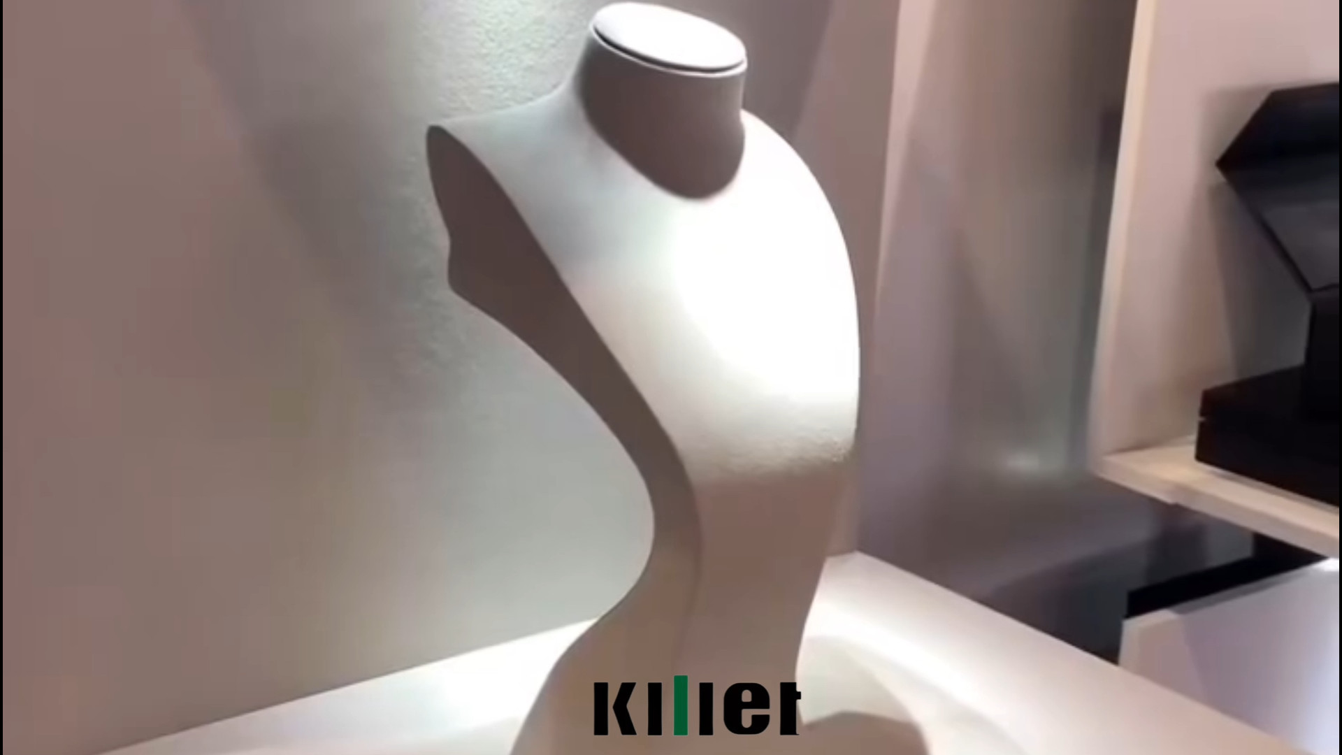 معرفی انواع مانکن‌های ویترین طلافروشی از مدل اول:  مانکن گردنی زمان14ثانیه