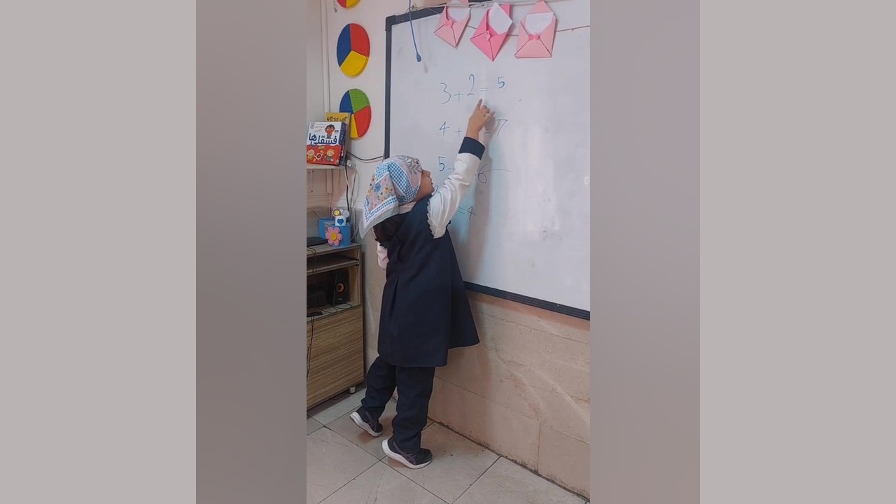 ➕💫 سرگرمی زمان ریاضی!  تمرین اضافه کردن هیجان انگیز با معلم نرگس محمدپور و خانواده و دوستان ما 1 کلاس 🎉📚