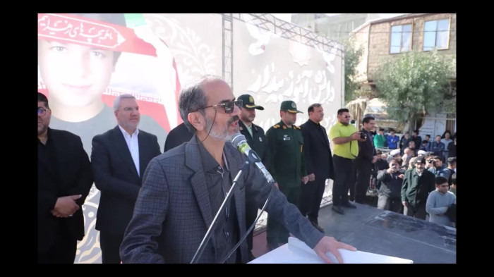 نقاشی شهدا در مراسم 13 ابان گلستان