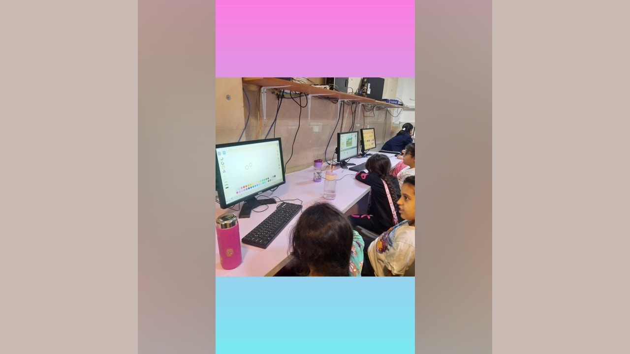 💻🎉 Programming in small hands!  Discovering the world of coding with Scratch Jr. in Ms. Sayar's enthusiastic third grade class ✨🚀