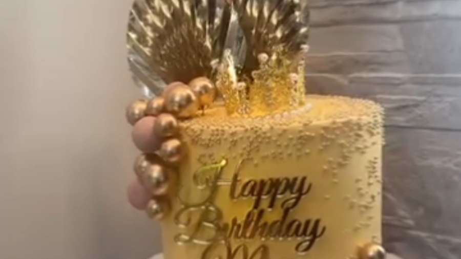 کیک تولد طلایی شیک و زیبا | لوازم قنادی بهگز