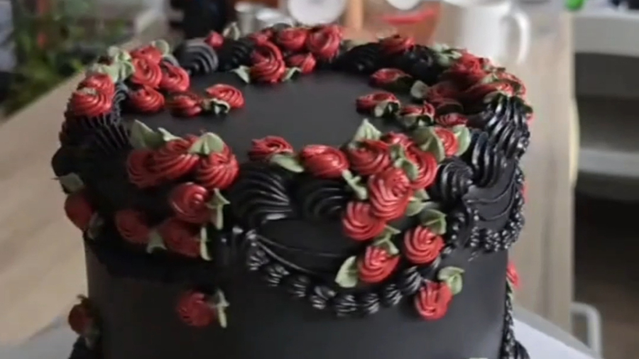 کیک خامه ای مشکی شیک و زیبا | لوازم قنادی بهگز