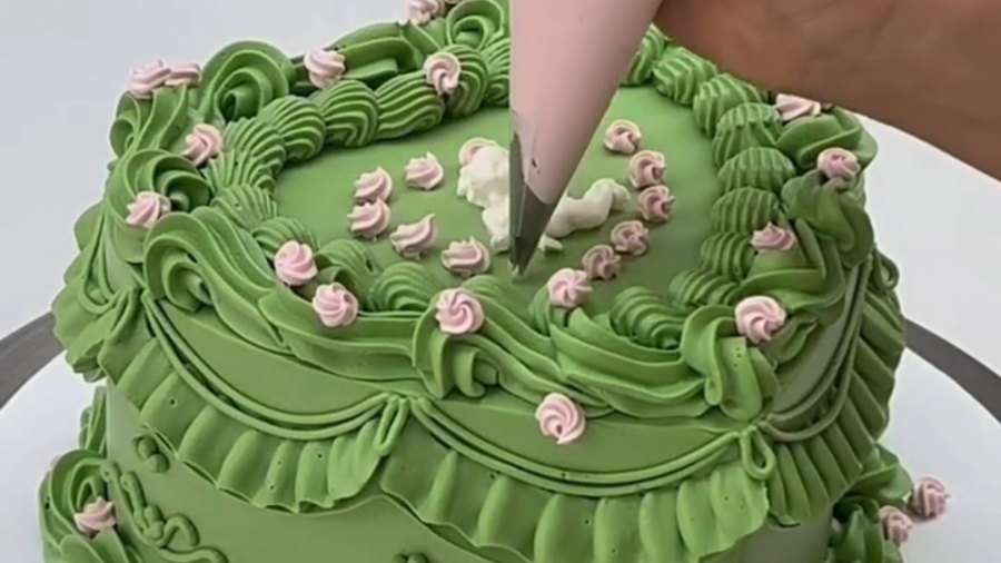 کیک خامه ای سبز زیبا و جذاب | لوازم قنادی بهگز