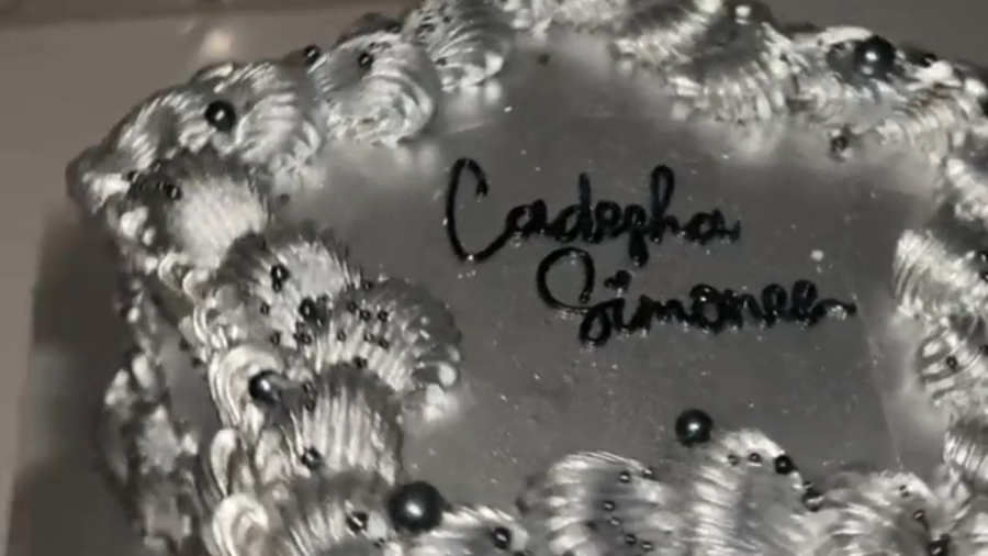 کیک تولد نقره ای شیک و زیبا | لوازم قنادی بهگز