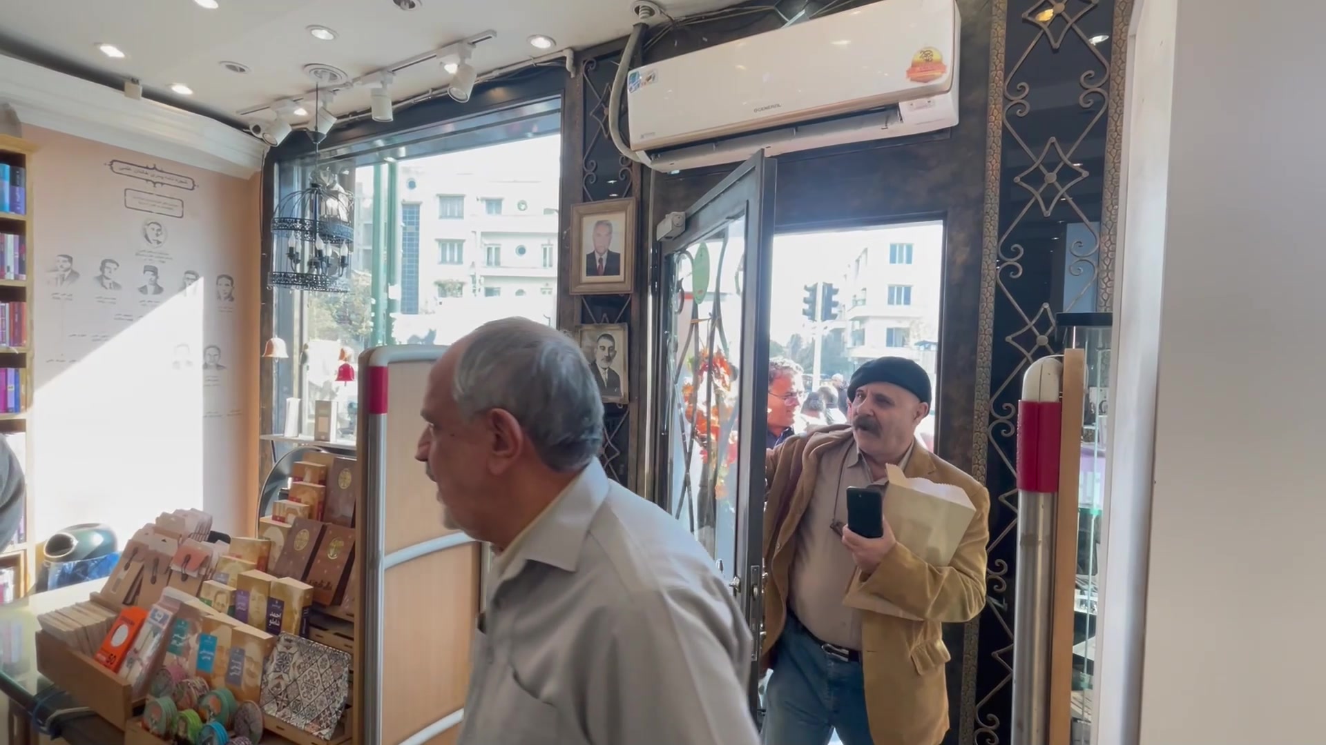 آیین کتابگردی سی و سومین دوره هفته کتاب جمهوری اسلامی ایران(1)